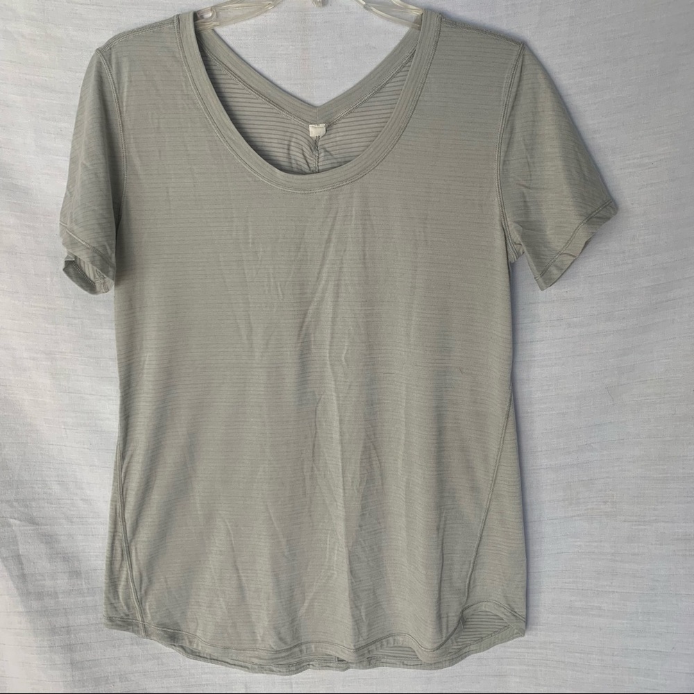 Lululemon silver gray tee size 10